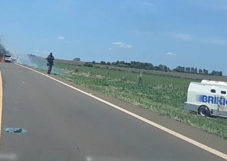 Bandidos assaltam carro forte na MS 156