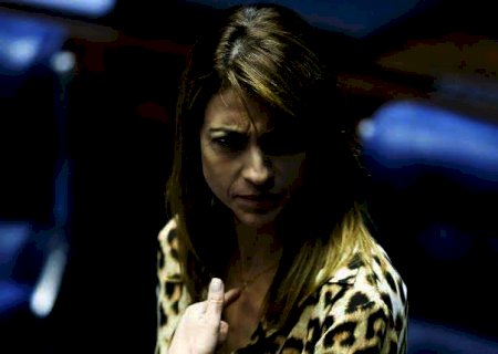 Soraya Thronicke (PSL) vota contra Bolsonaro e impõe derrota ao Governo