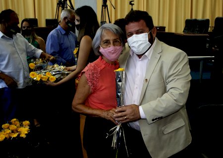 Câmara de Dourados homenageia servidoras no Dia da Mulher