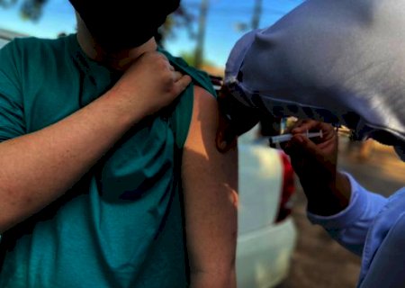 Adolescentes de 12 a 17 anos podem se vacinar nesta segunda-feira