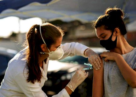 Ministério da Saude suspende a vacinação de adolescentes sem comorbidades