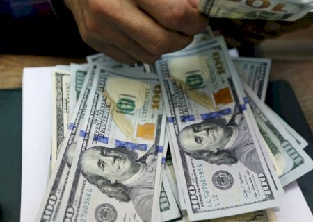 Dólar cai para R$ 5,05 e fecha no menor valor em quase oito meses