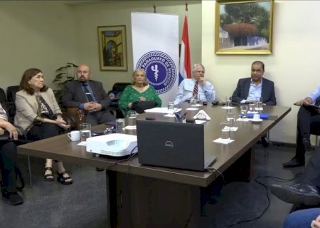 Círculo de Médicos Paraguaio (CPM) solicitou ao Conselho Nacional de Ensino Superior ( Cones ) que não permita que instituições sem credenciamento da Agência Nacional de Avaliação e Credenciamento do Ensino Superior (Aneaes) funcionem