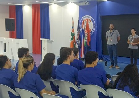 Técnicos do serviço migratório são recebidos pela UCP-PJC para orientar acadêmicos da instituição