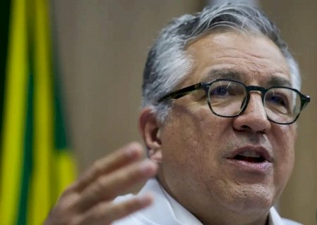 Brasil deve chegar a 635,7 mil médicos em 2025; mulheres são maioria