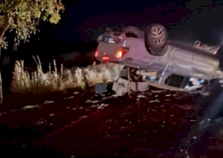 Colisão entre Corolla e Hilux deixa quatro feridos na BR-060