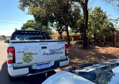 Mecânico morre prensado por carro enquanto fazia reparo em garagem de casa