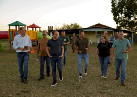 Coronel David anuncia em Amambai investimento para Hospital do Câncer e recebe homenagem do Projeto Florestinha