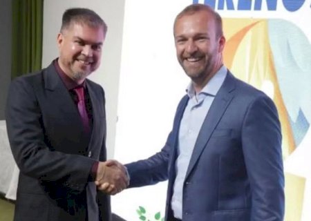 Vice assume Prefeitura de Terenos e anuncia suspensão de contratos ligados à Operação Spotless