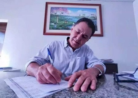 Ex-prefeito de cidade de MS é condenado por usar dinheiro público para promoção pessoal