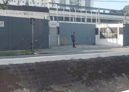 Organizada do Santos se reúne com Cuca, Neymar e restante do elenco no CT