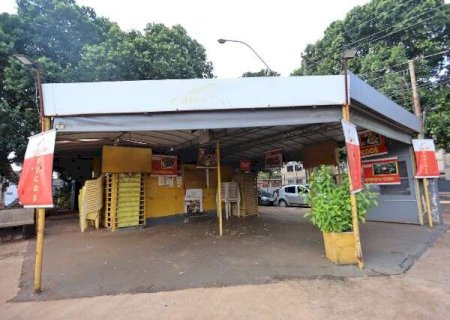 Vendedores s&atilde;o notificados para deixarem pra&ccedil;a p&uacute;blica do Lar do Trabalhador