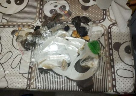 Denunciada por tr&aacute;fico, mulher tenta entrar com drogas em pres&iacute;dio