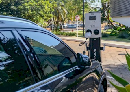 Governo mantém elevação de tarifas a carro elétrico e renova cota zero