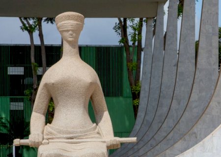 STF mantém fim da aposentadoria compulsória para juízes condenados
