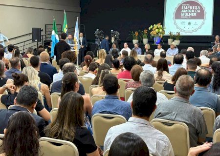 Câmara homenageia comerciantes que ajudam a construir o desenvolvimento de Dourados