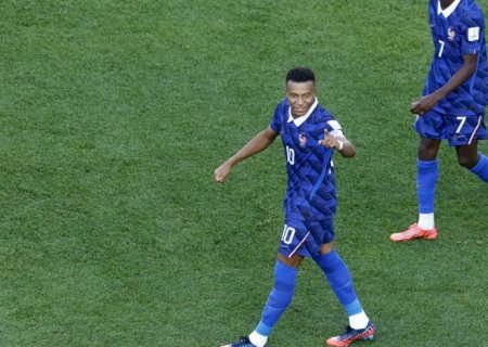 Mirando recordes de todos os tipos, França amplia status de favorita