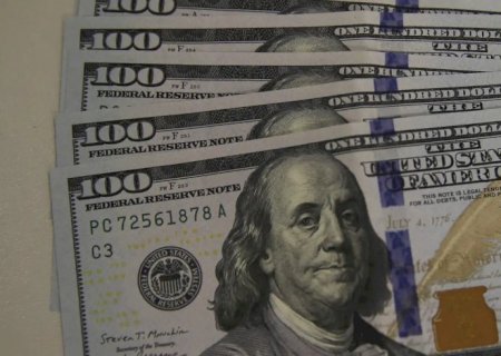 Dólar cai a R$ 5,13, e bolsa recua em dia de ajuste no mercado