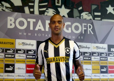 Tássio, ex-atacante do Botafogo, morre em queda de muro durante ventania no Rio de Janeiro