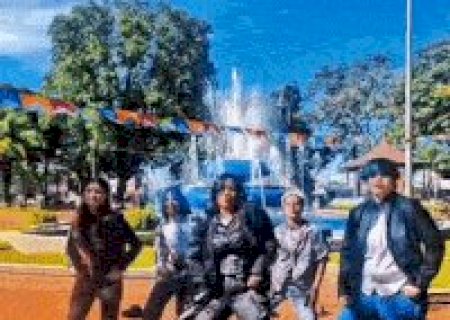 Febre do K-pop re&uacute;ne coletivo de dan&ccedil;a para coreografia na Pra&ccedil;a Ary Coelho