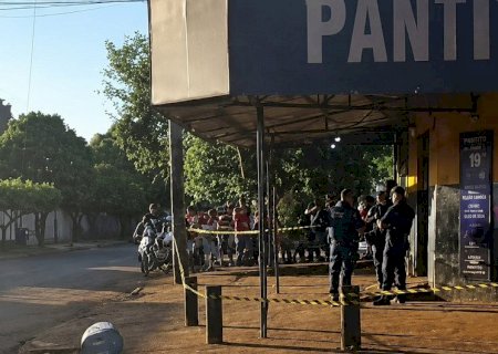 Homem é encontrado morto com mãos amarradas e sinais de estrangulamento