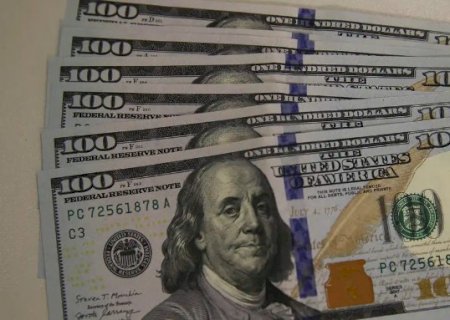 D&oacute;lar cai a R$ 5,11 ap&oacute;s banco central dos EUA manter taxa de juros