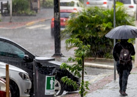 Temporais se interiorizam em Santa Catarina