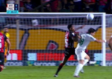 Vitória x Palmeiras: PC Oliveira diz que Maurício deveria ter sido expulso por falta em Cacá