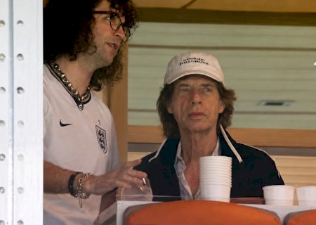 Mick Jagger vai ao jogo da Inglaterra na Copa e web reage: "It's not coming home"
