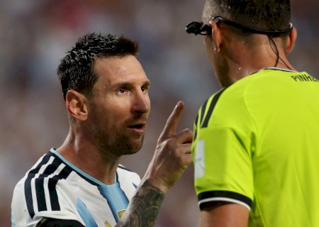 Messi passa em branco após nove jogos em noite com sangue e alívio pela Argentina