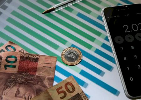Pela 1ª vez desde março, mercado reduz expectativa para Selic em 2026