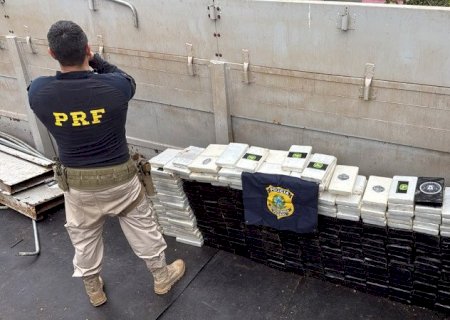 Pai e filho de Dourados são presos com quase meia tonelada de cocaína na fronteira